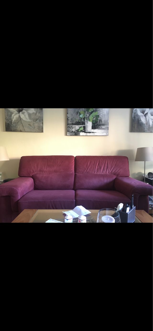 Sofá tres plazas color Burdeos