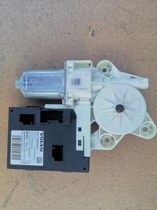 MOTOR ELEVALUNAS DELANTERO DERECHO VOLVO 30773905
