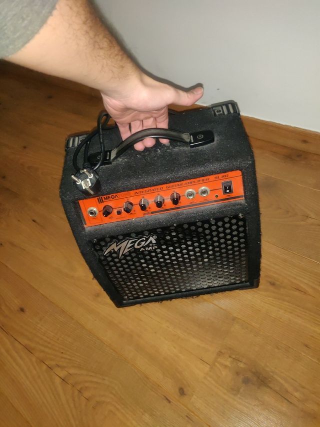 Amplifificador guitarra Megatone SL20