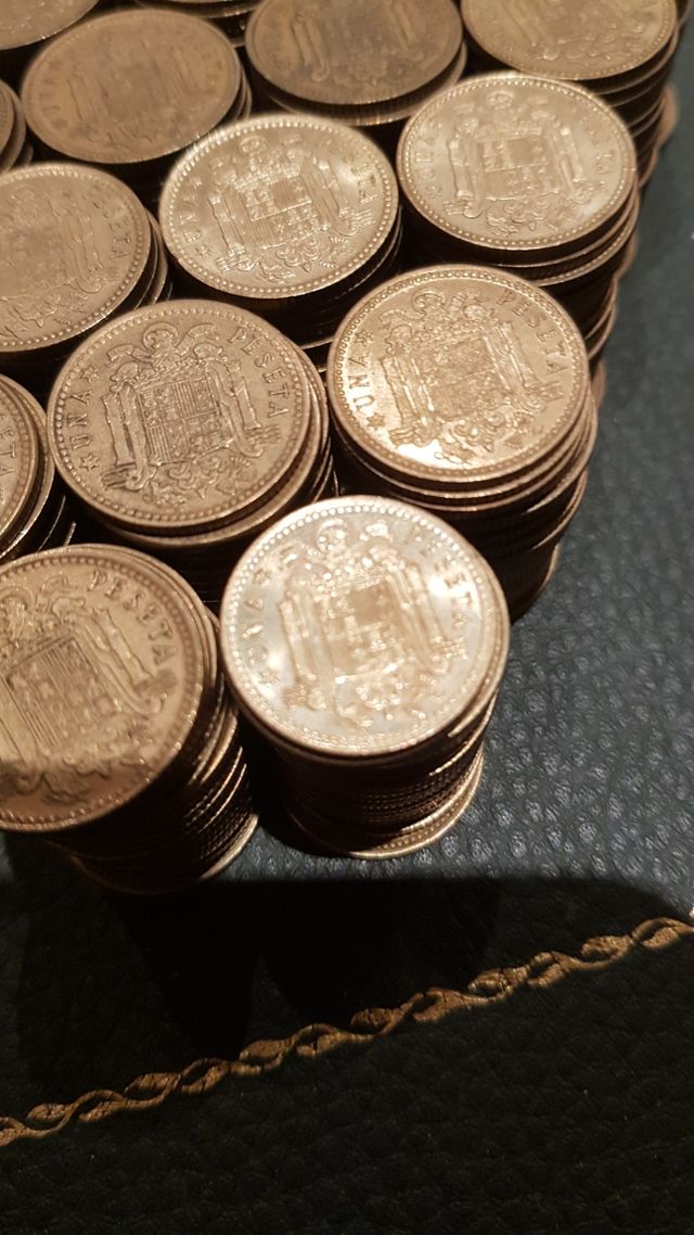 300 monedas 1 peseta Franco año 1966.