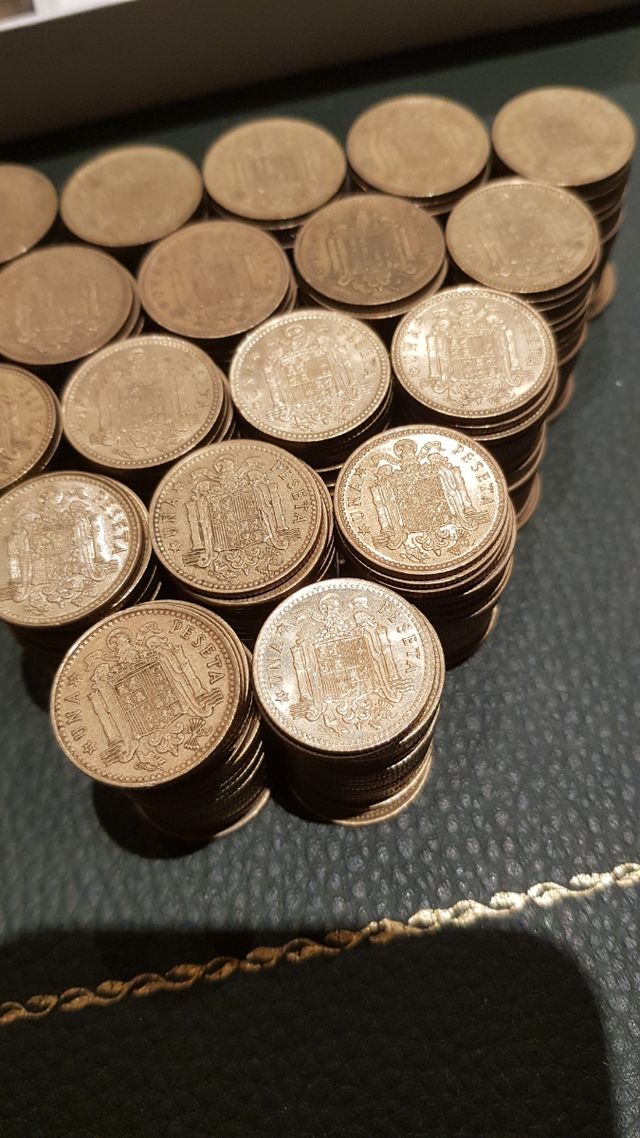 300 monedas 1 peseta Franco año 1966.