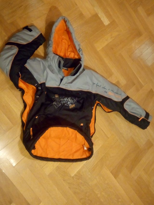 Cazadora forrada e impermeable. talla 32