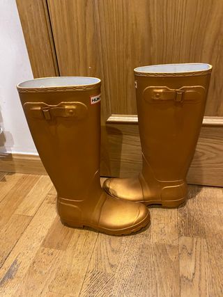 Botas Hunter edición limitada doradas T38 de segunda mano por 70 EUR en  Torrejón de Ardoz en WALLAPOP