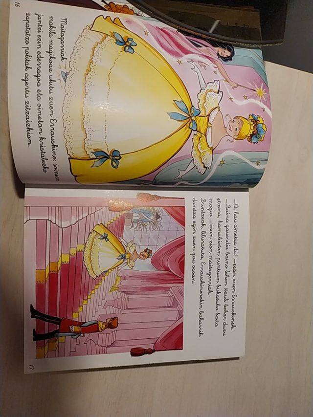 cuentos infantiles Perrault. 2 libros.