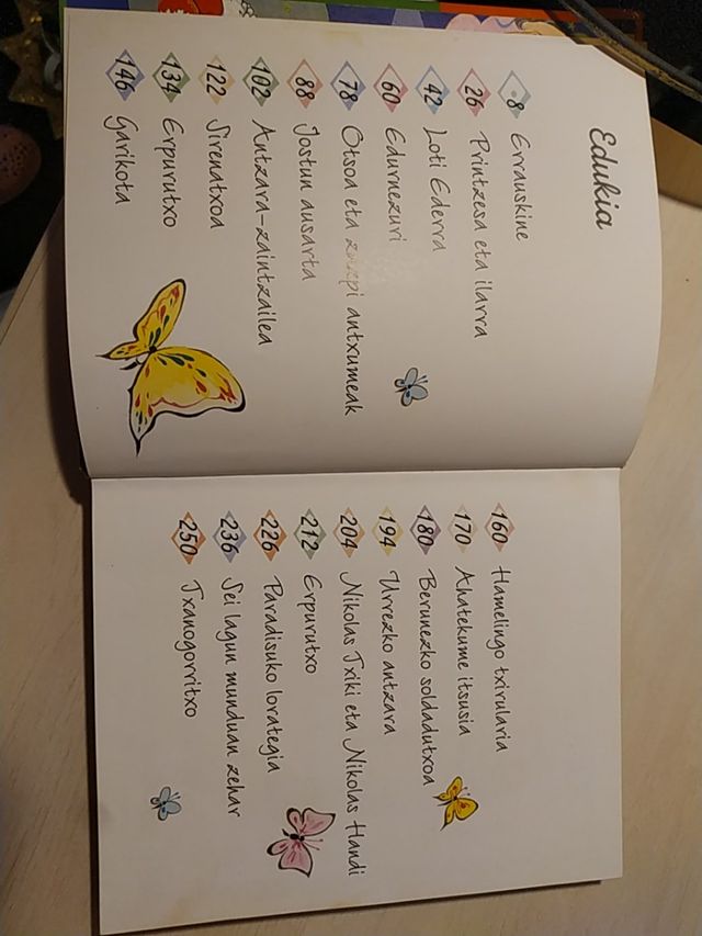 cuentos infantiles Perrault. 2 libros.