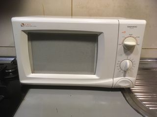Microondas Daewoo CRS de segunda mano por 35 EUR en Barcelona en WALLAPOP