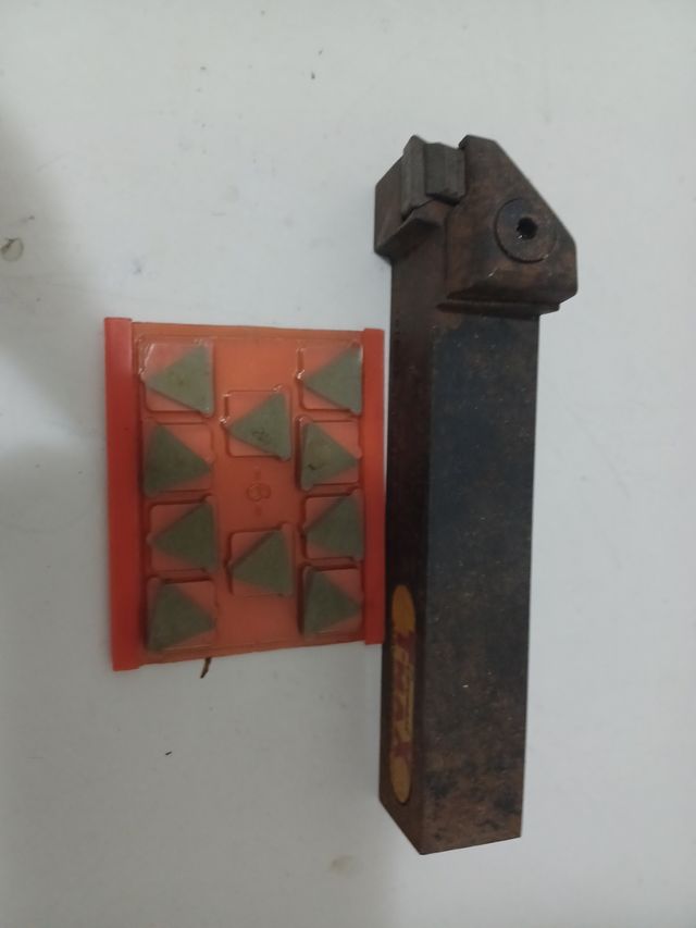 Torno. Plaquitas de widia y portaherramientas