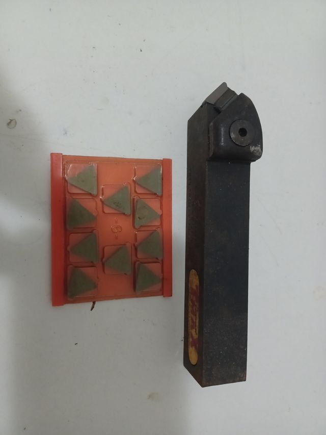 Torno. Plaquitas de widia y portaherramientas