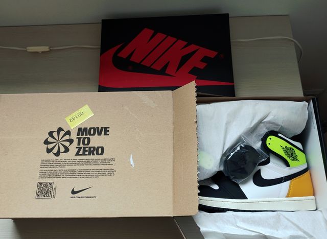 Jordan 1 VOLT GOLD OG 2020
(42,5)