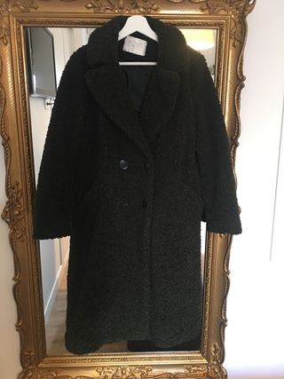 Abrigo mujer Zara borreguito de segunda mano por 29 EUR en Madrid en  WALLAPOP