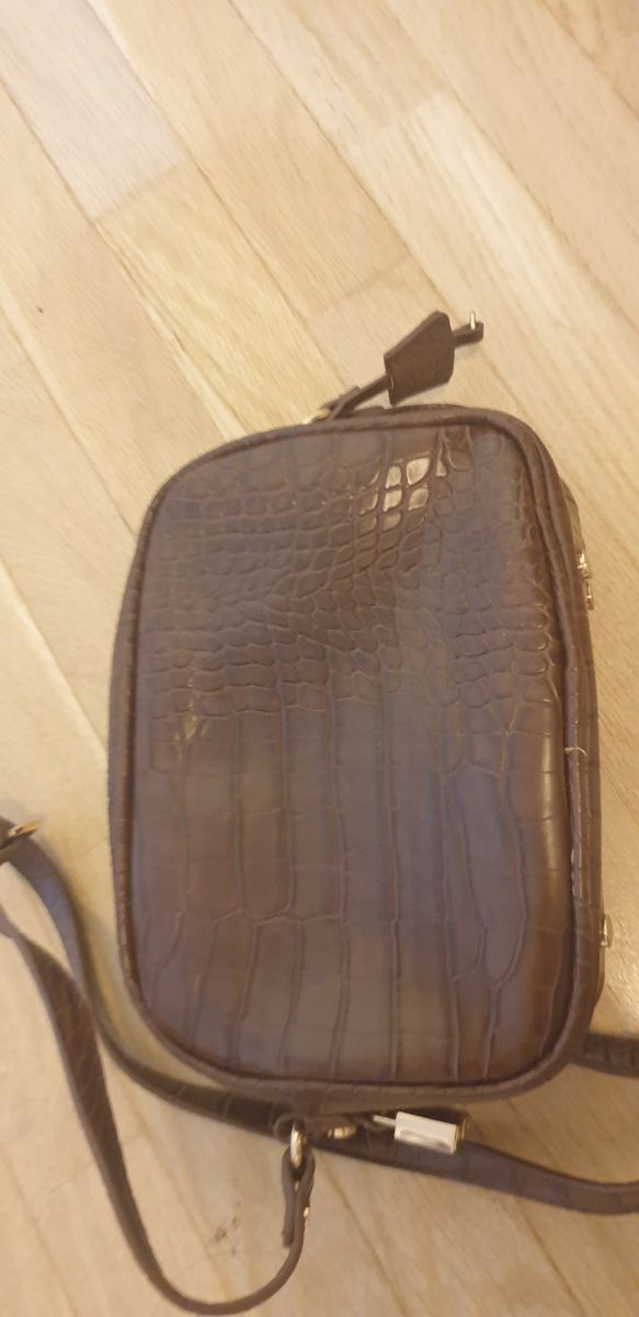 Bolso pequeño. Marca Cortefiel.