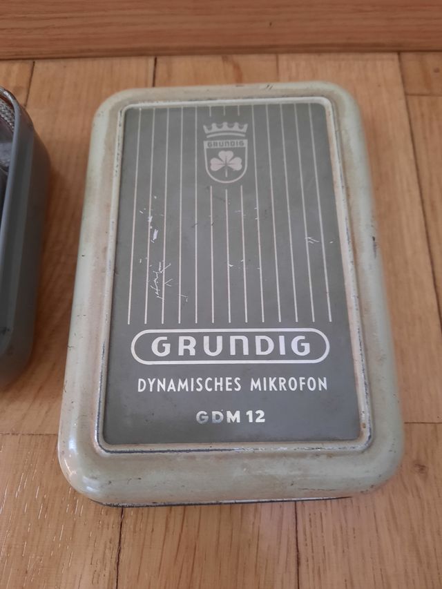 Antiguo micrófono Grundig