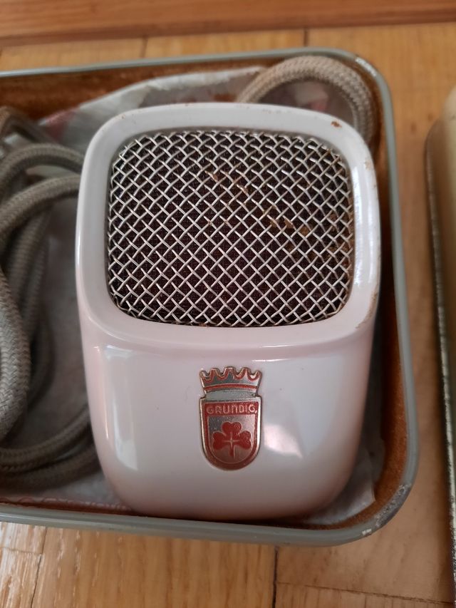 Antiguo micrófono Grundig