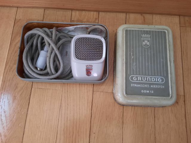 Antiguo micrófono Grundig