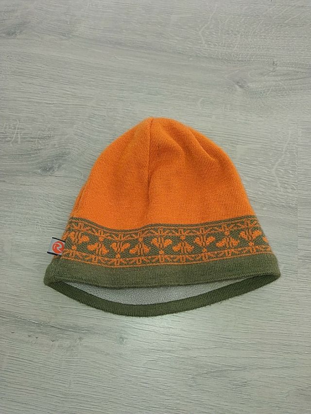 Gorro de lana naranja y verde Rossignol.