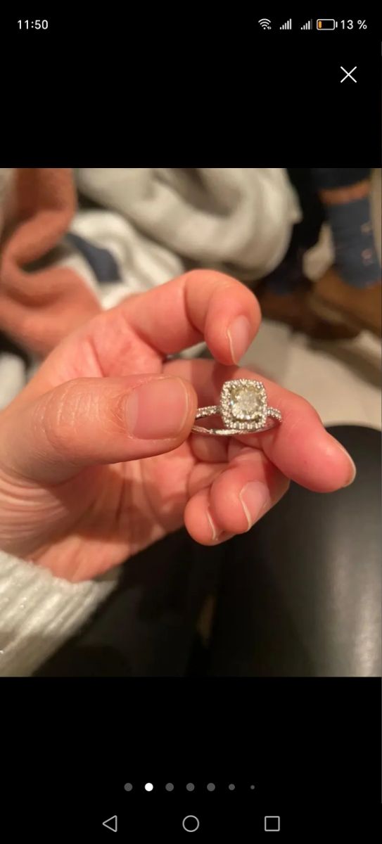 Anillo de diamante amarillo