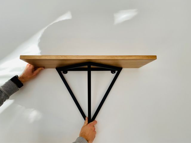 Estantería de pared. NUEVA. (2uds. Disponibles).