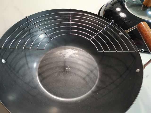 wok con libro de recetas 