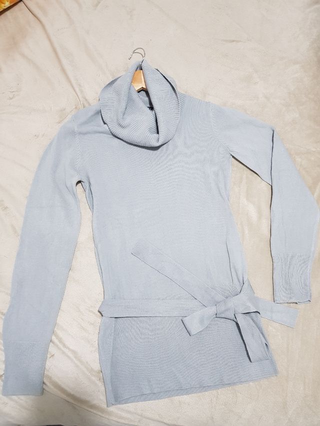 Jersey de cuello alto con lazada