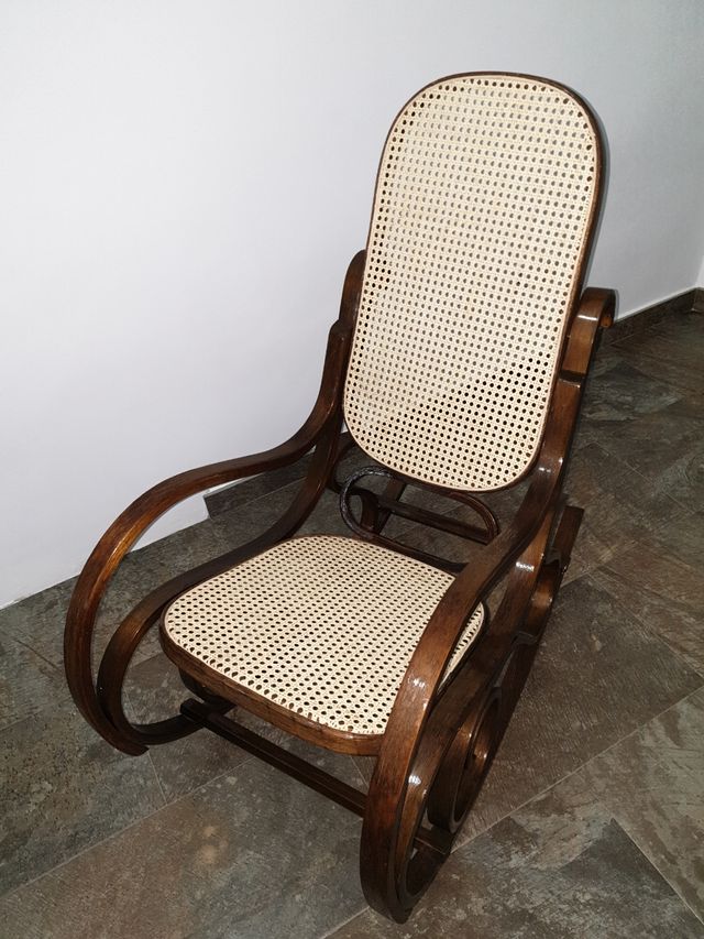 Tumbona mecedora antigua