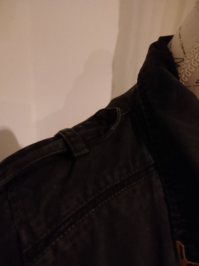 sobrecamisa negra Zara