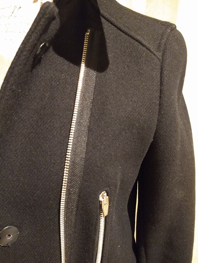 abrigo trenca negra Zara