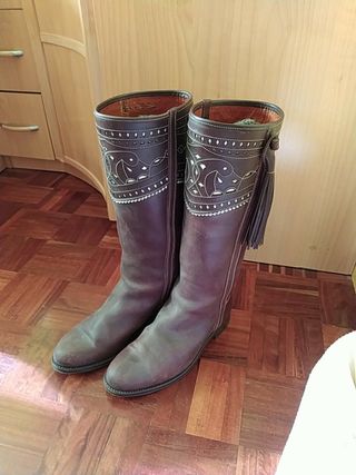 Botas camperas de segunda mano por 50 EUR en El Espinar en WALLAPOP