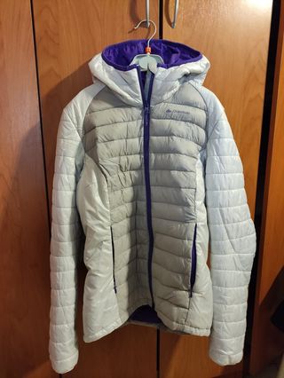 Chaqueta acolchada decathlon de segunda mano por 8 EUR en La Roca del  Vallès en WALLAPOP