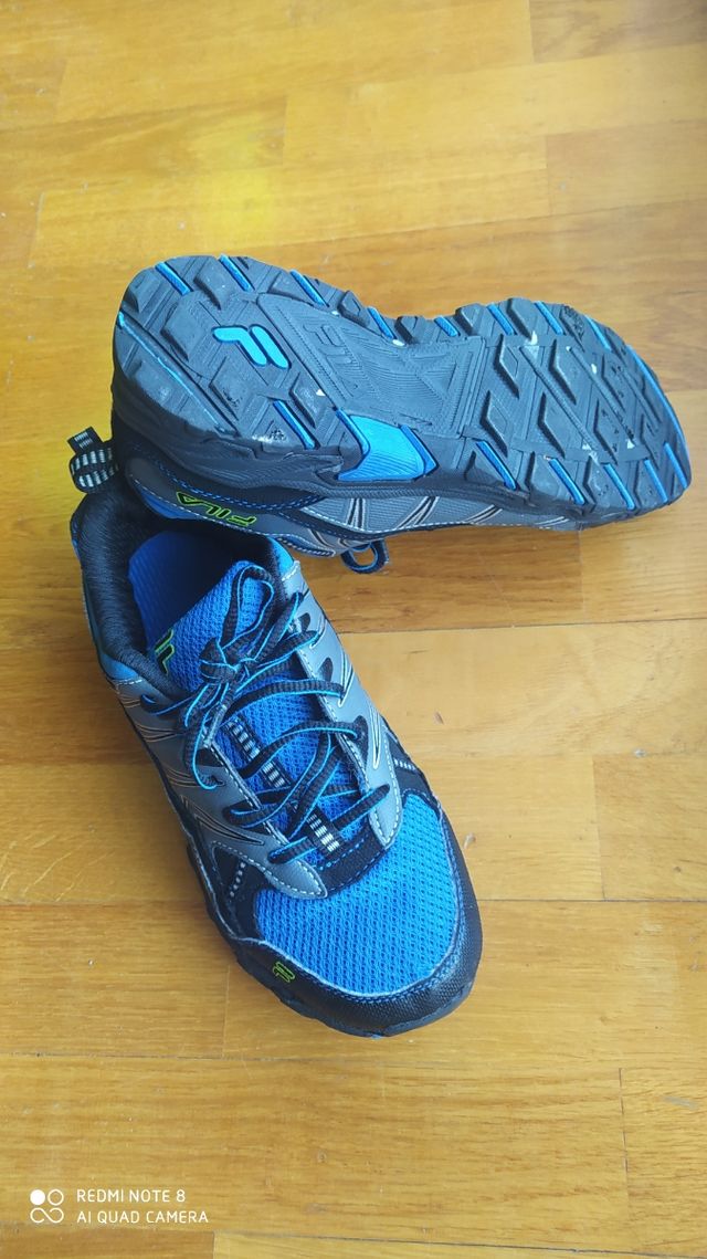 Zapatillas UNISEX, marca FILA talla 37.