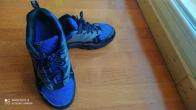 Zapatillas UNISEX, marca FILA talla 37.