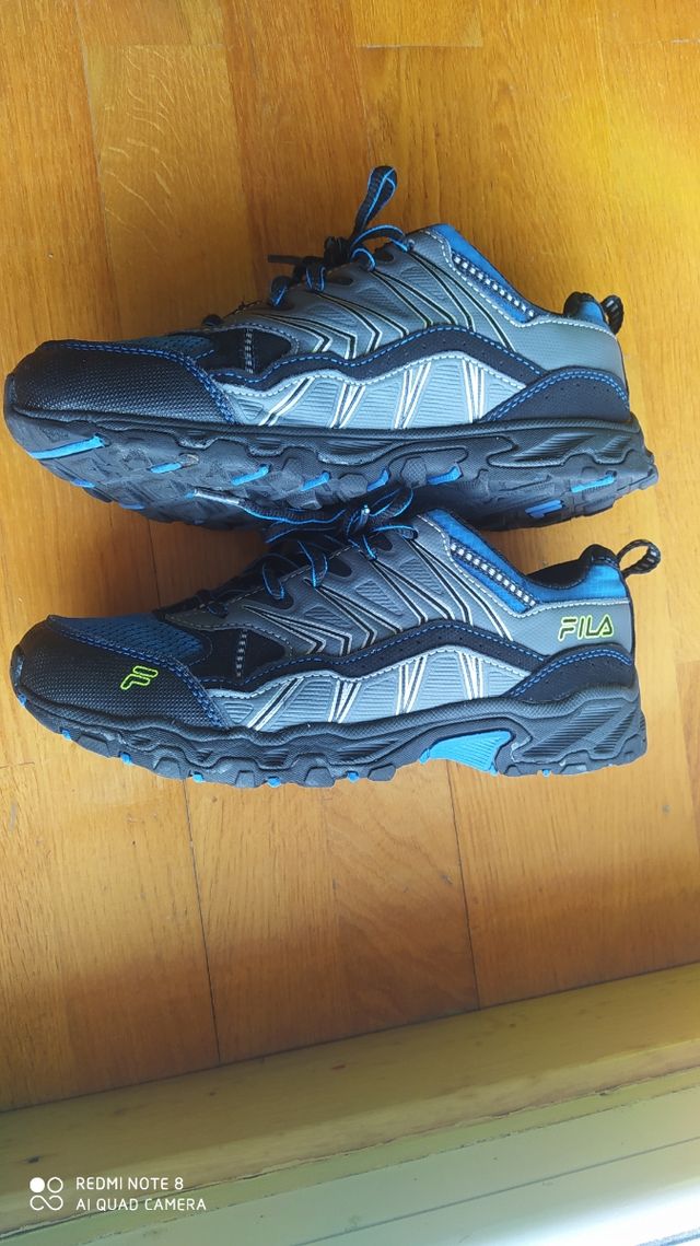 Zapatillas UNISEX, marca FILA talla 37.