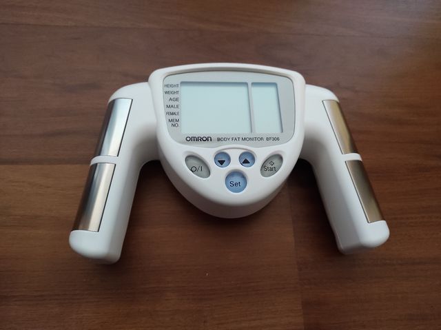Aparato para medir el tejido adiposo omron