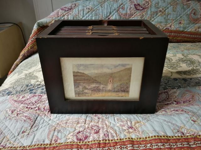 Caja portafotos de madera.