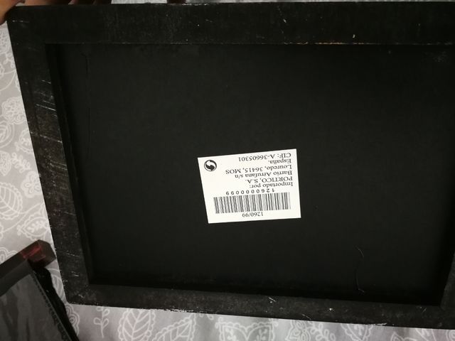 Caja portafotos de madera.