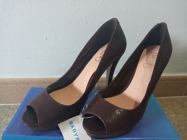 zapatos. de tacon color marron