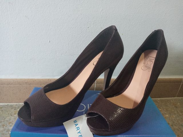 zapatos. de tacon color marron