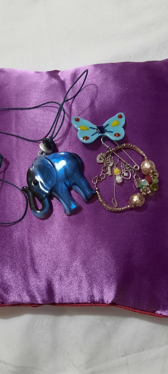 collar de elefante y otros