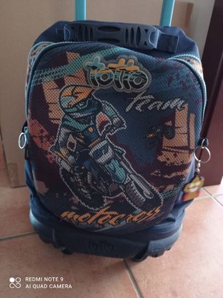 Maleta colegio, totto de segunda mano por 10 EUR en Utrera en WALLAPOP