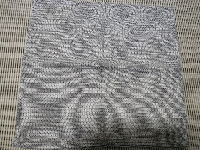 Funda cojín blanca y negra