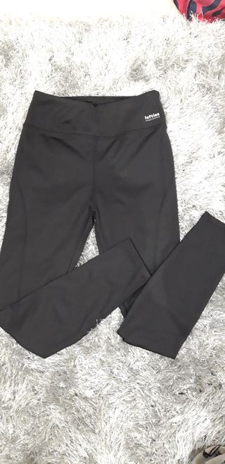 Leggins deportivos Lefties de segunda mano por 8 EUR en Granada en WALLAPOP