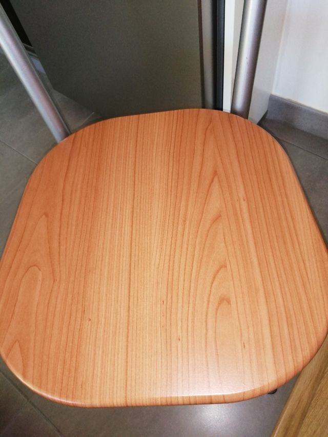 Sillas madera y con patas en  Inox