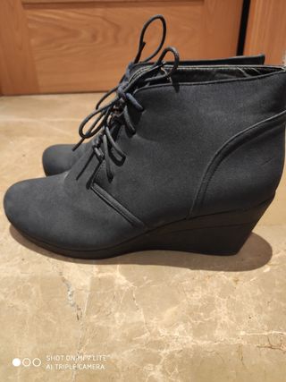 Botines cuña azul marino 41 de segunda mano por 8 EUR en Yecla en WALLAPOP