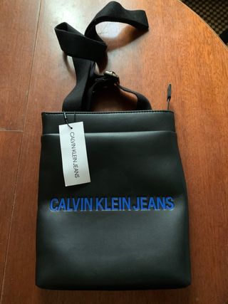 Bolso Calvin Klein ORIGINAL de segunda mano por 33 EUR en Valencia en  WALLAPOP