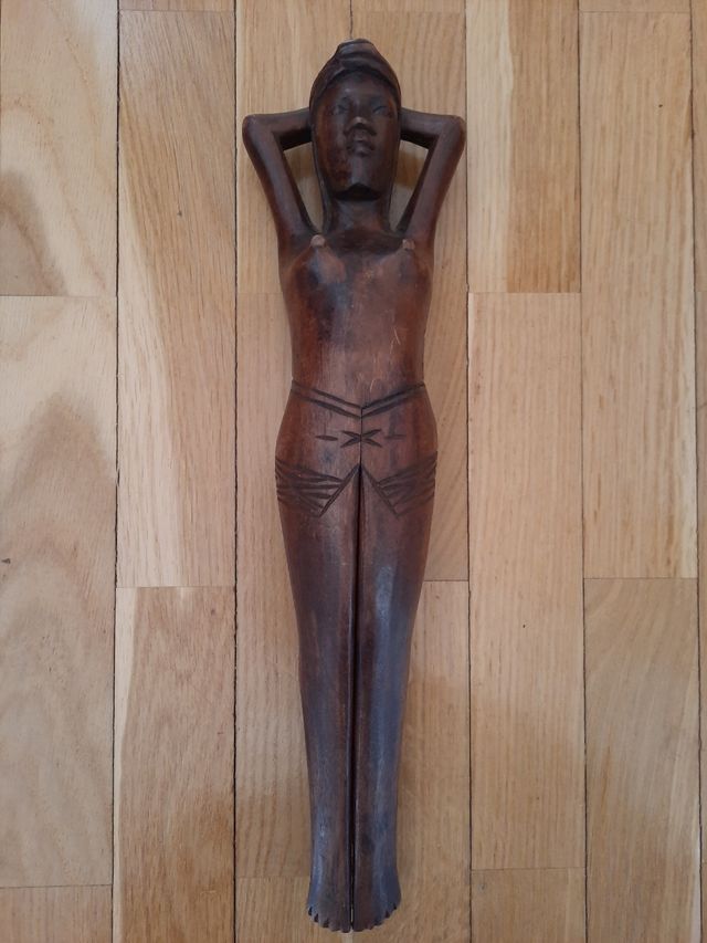 Cascanueces mujer desnuda de madera