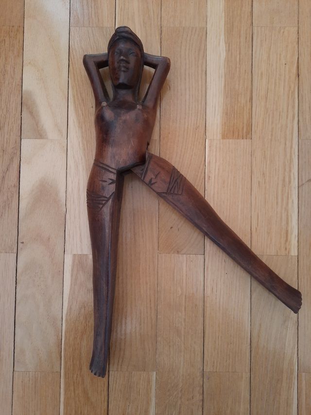 Cascanueces mujer desnuda de madera