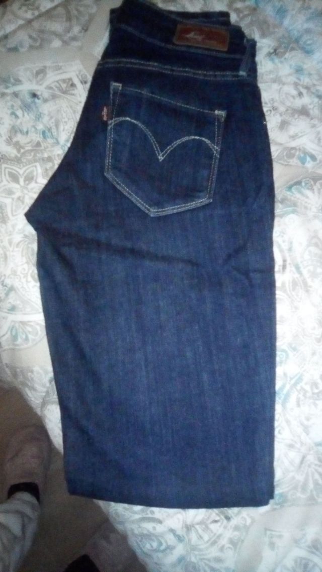 vaqueros Levi's bold curve