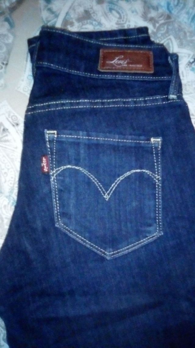 vaqueros Levi's bold curve