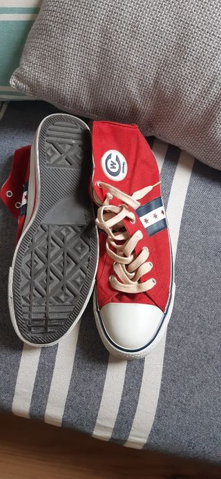 Zapatillas coolway (estiloconverse) altas y nuevas de segunda mano por 13  EUR en Barcelona en WALLAPOP