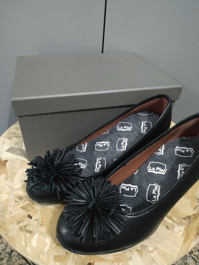 zapatos de piel en negro. núm 35
