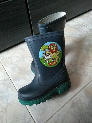 Botas agua bebe 20 de segunda mano por 5 EUR en Zaragoza en WALLAPOP